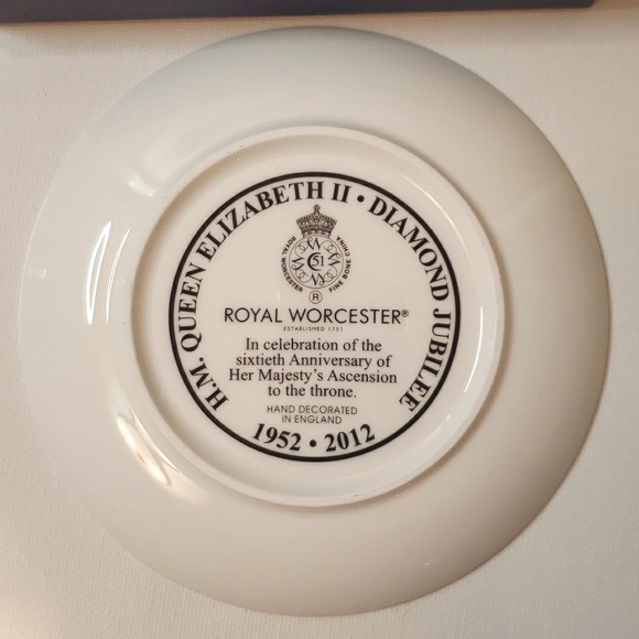 Royal Worcester Queen Elizabeth Diamond Jubilee round tray NWT - Picture 3 of 8